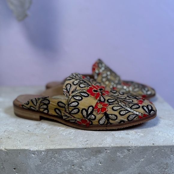 Free People Shoes - Free People embroidered mule flats floral boho slip on 36